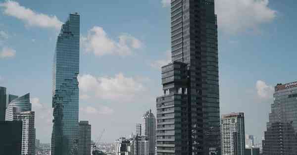 人工智能机器人和人谈恋爱