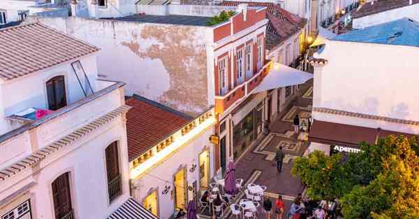 人工智能机器人采访