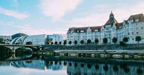 智能机器人装配汽车，蔚来汽车智能机器人叫什么
