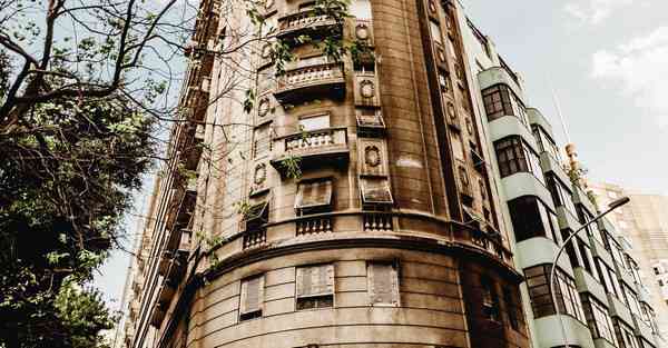 人工智能机器人和人谈恋爱