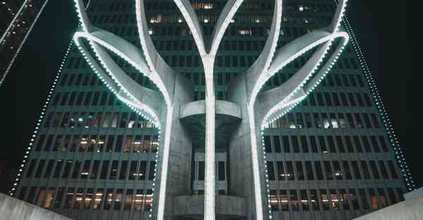 人工智能机器人和人谈恋爱