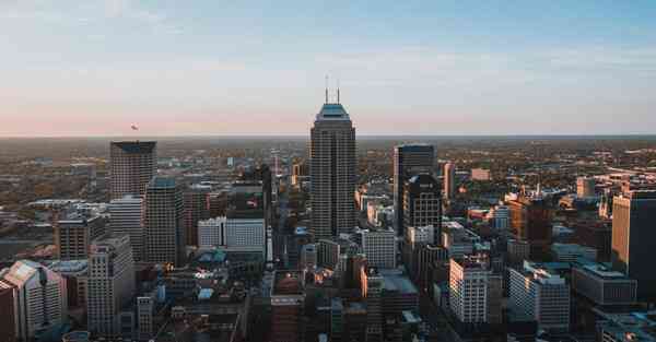 人工智能机器人和人谈恋爱