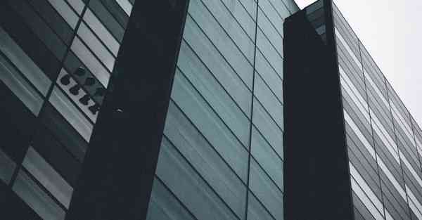 人工智能机器人和人谈恋爱