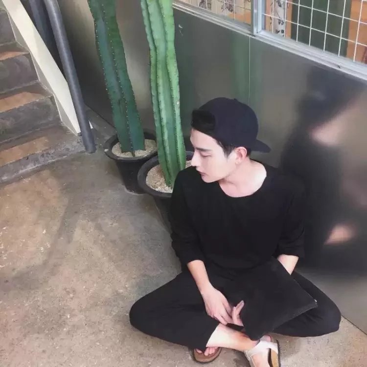 姬芝成茜